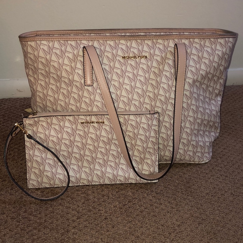 ✨MK Shoulder Tote w/wristlet